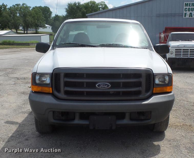 image for item EV9213 2000 Ford F250 pickup truck