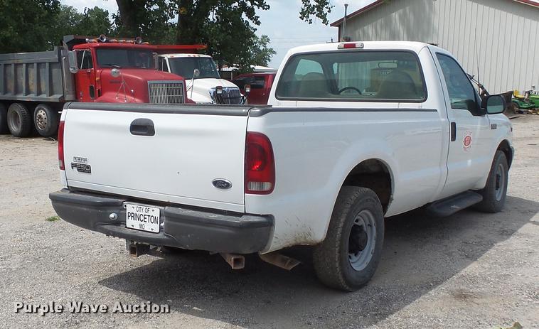 image for item EV9213 2000 Ford F250 pickup truck