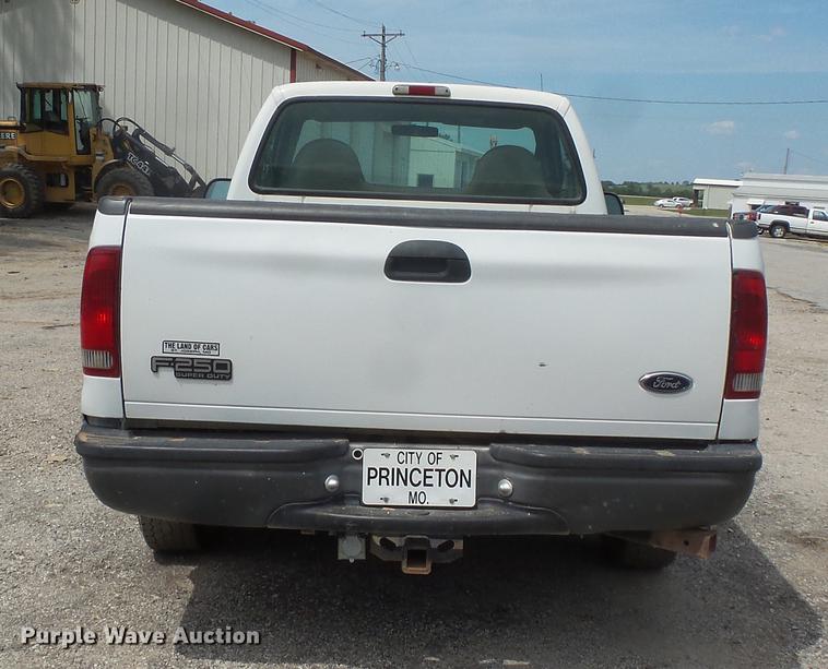 image for item EV9213 2000 Ford F250 pickup truck
