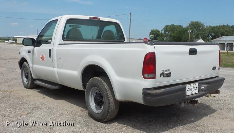 image for item EV9213 2000 Ford F250 pickup truck