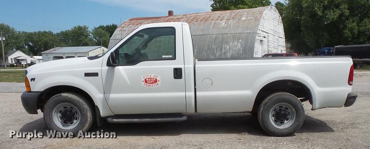 image for item EV9213 2000 Ford F250 pickup truck