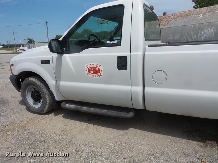 image for item EV9213 2000 Ford F250 pickup truck