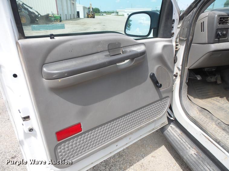 image for item EV9213 2000 Ford F250 pickup truck