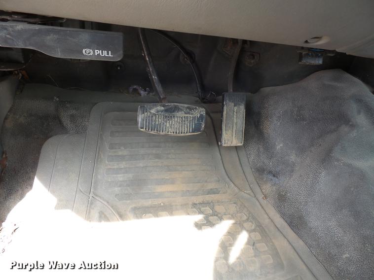 image for item EV9213 2000 Ford F250 pickup truck