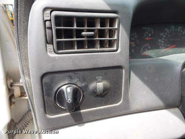 image for item EV9213 2000 Ford F250 pickup truck