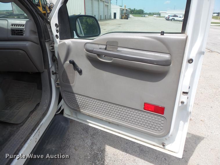 image for item EV9213 2000 Ford F250 pickup truck