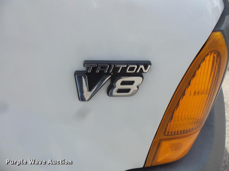 image for item EV9213 2000 Ford F250 pickup truck