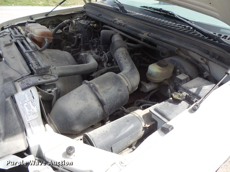 image for item EV9213 2000 Ford F250 pickup truck