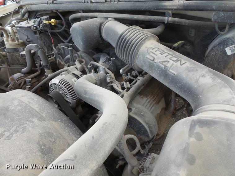 image for item EV9213 2000 Ford F250 pickup truck