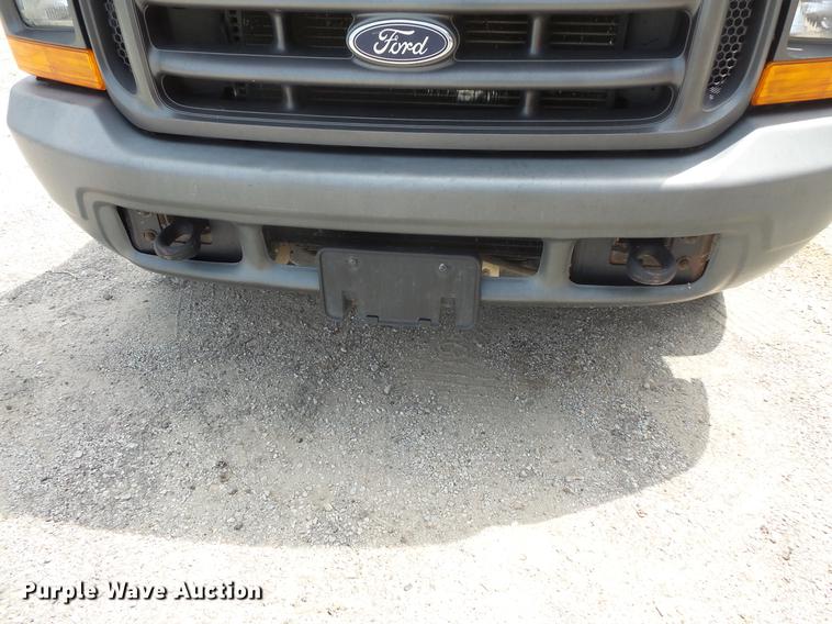 image for item EV9213 2000 Ford F250 pickup truck