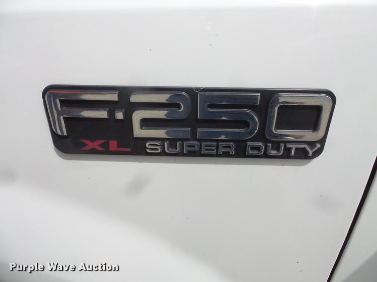 image for item EV9213 2000 Ford F250 pickup truck