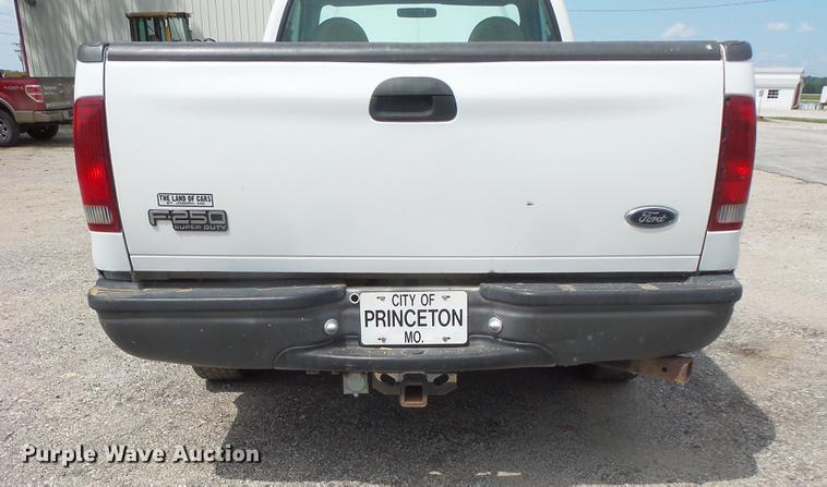 image for item EV9213 2000 Ford F250 pickup truck