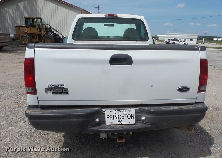 image for item EV9213 2000 Ford F250 pickup truck