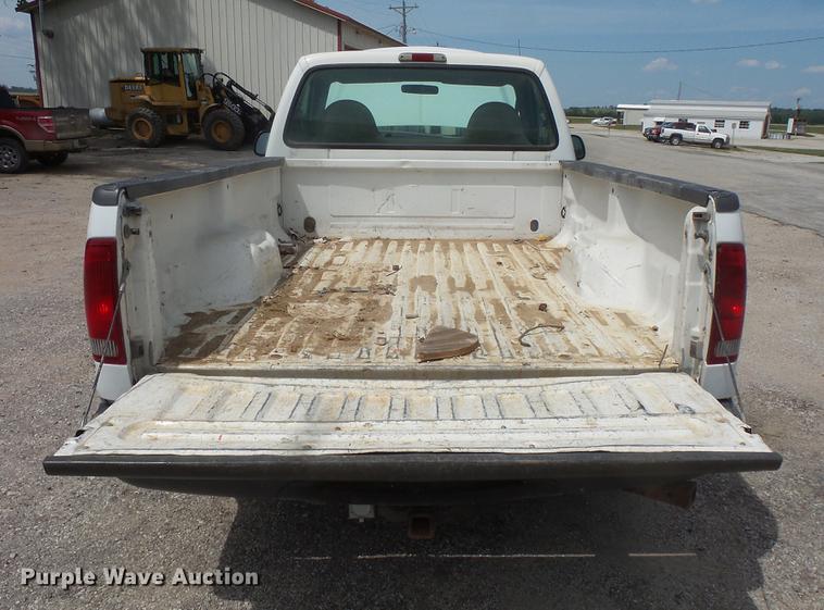 image for item EV9213 2000 Ford F250 pickup truck