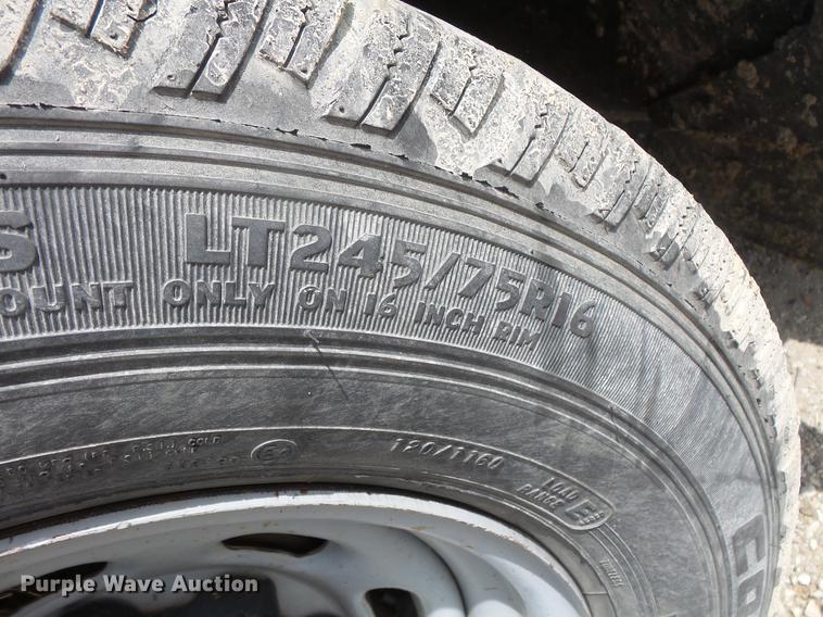 image for item EV9213 2000 Ford F250 pickup truck