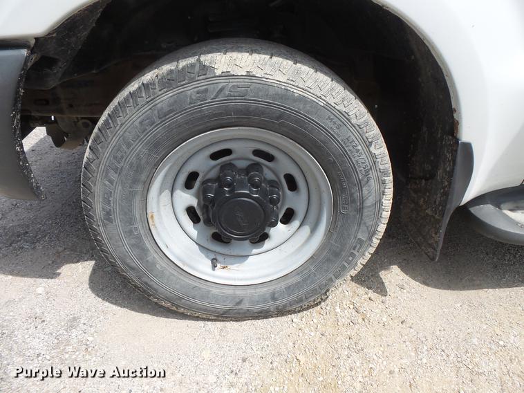 image for item EV9213 2000 Ford F250 pickup truck