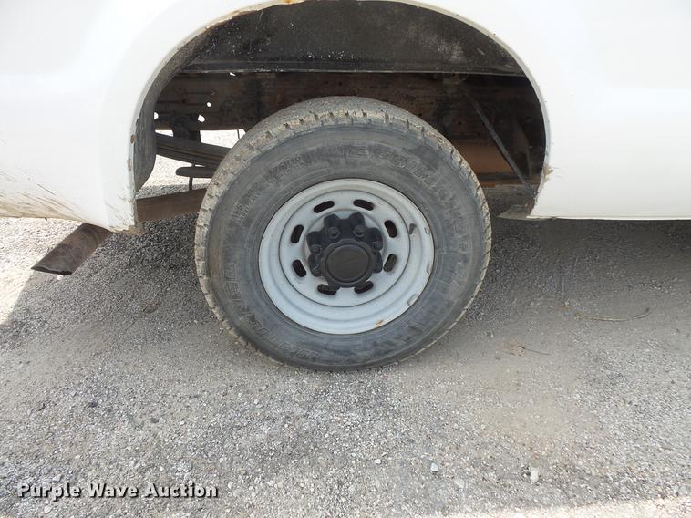 image for item EV9213 2000 Ford F250 pickup truck