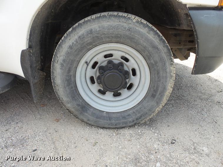 image for item EV9213 2000 Ford F250 pickup truck