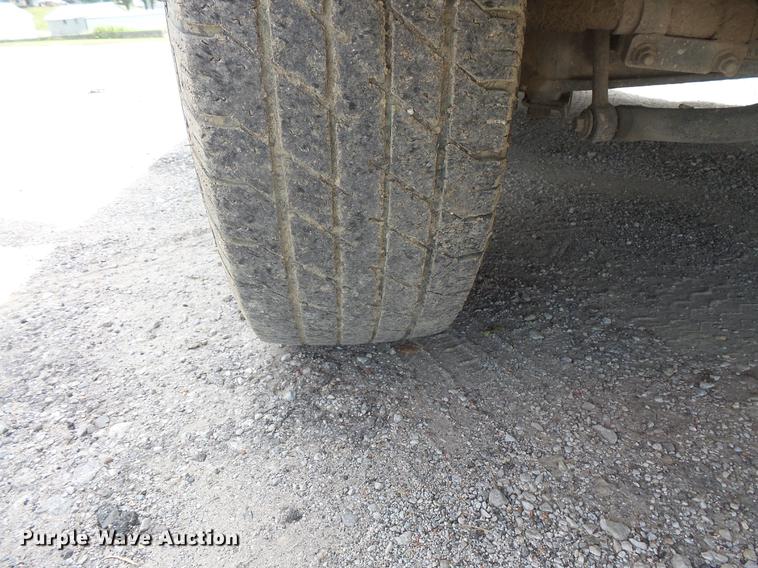 image for item EV9213 2000 Ford F250 pickup truck