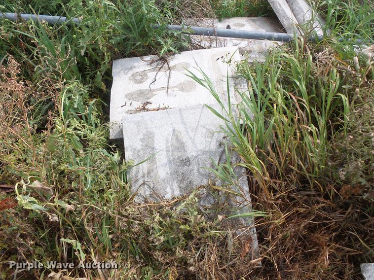 image for item EV9237 Grainte markers and post