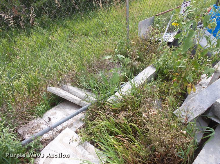 image for item EV9237 Grainte markers and post