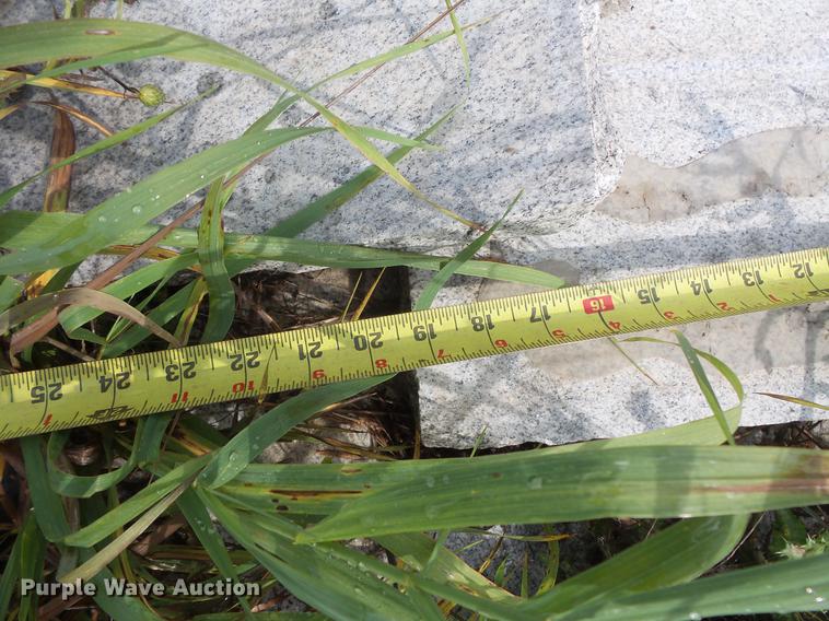 image for item EV9237 Grainte markers and post