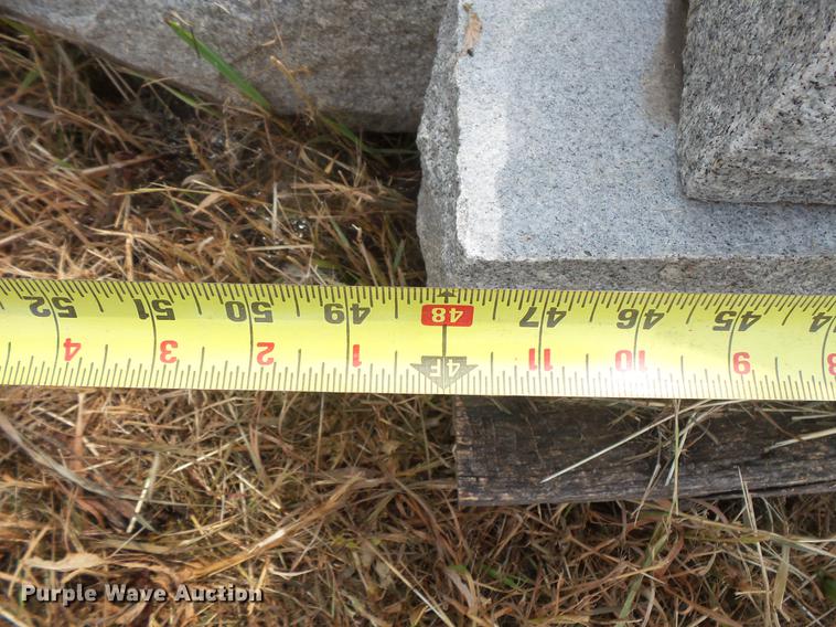 image for item EV9237 Grainte markers and post