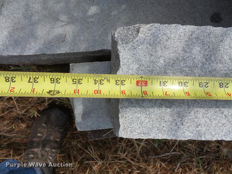 image for item EV9237 Grainte markers and post