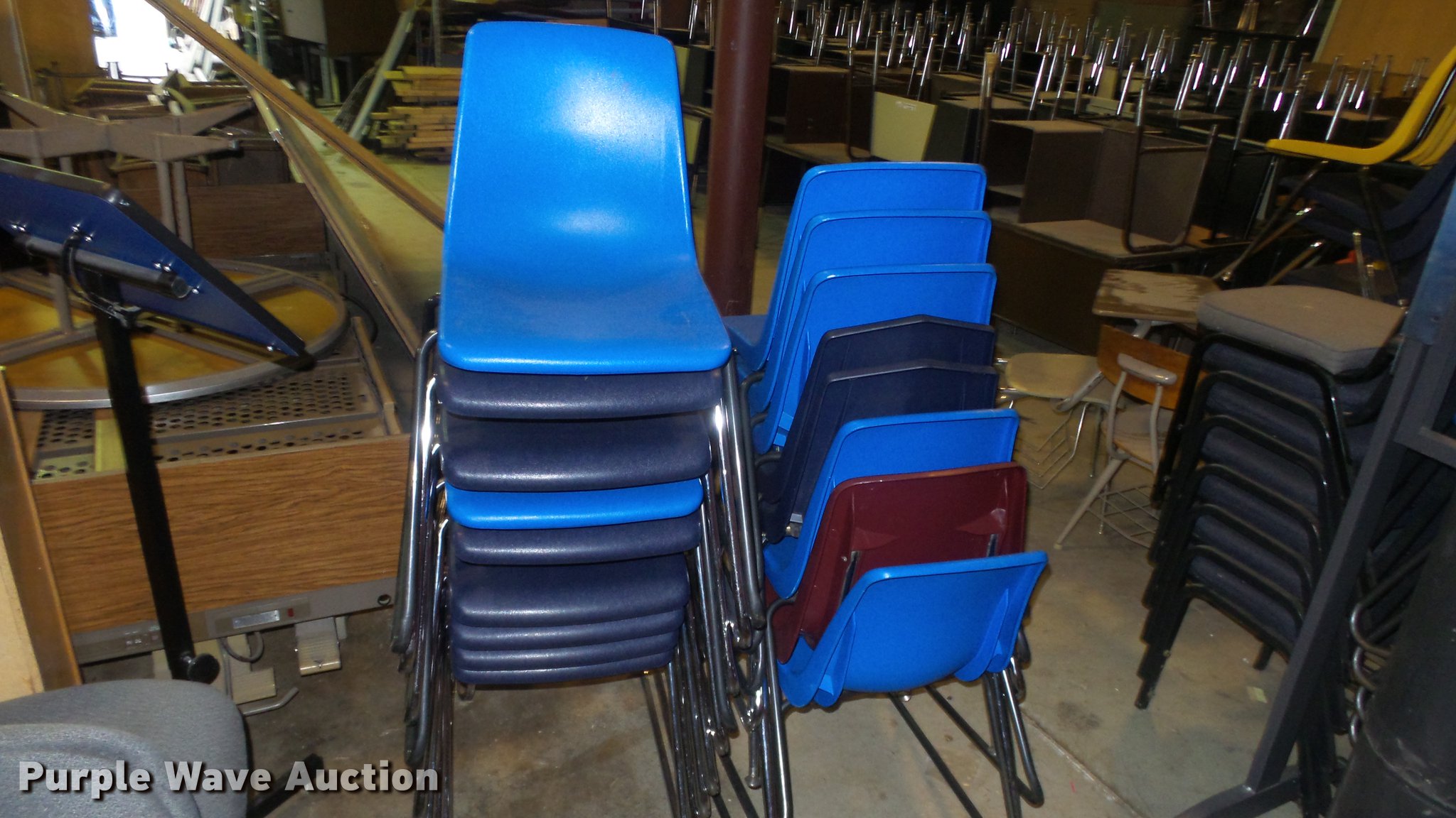 Furniture in Newton, KS Item ES9409 sold Purple Wave