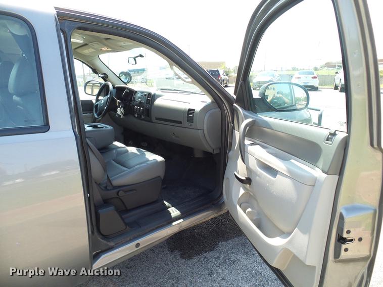 image for item DD5270 2013 Chevrolet Silverado 1500 Ext. Cab pickup truck