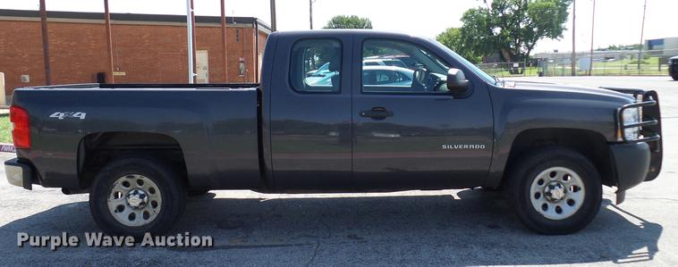 image for item DD5272 2011 Chevrolet Silverado 1500 Ext. Cab pickup truck