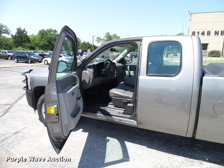 image for item DD5284 2013 Chevrolet Silverado 1500 Ext. Cab pickup truck