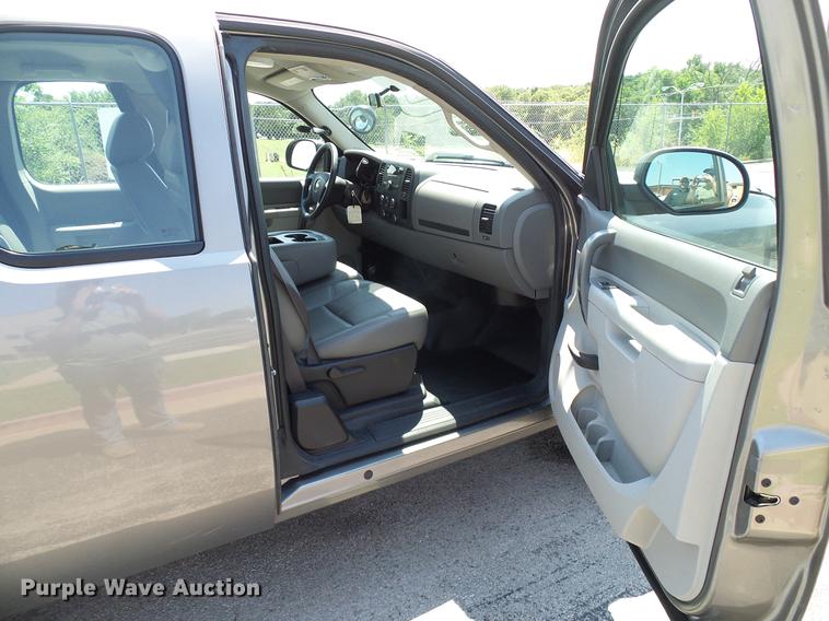 image for item DD5284 2013 Chevrolet Silverado 1500 Ext. Cab pickup truck