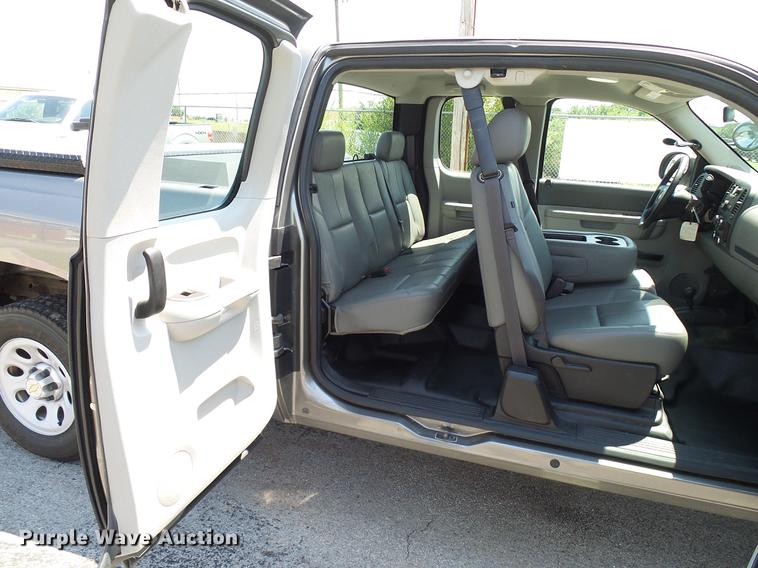 image for item DD5284 2013 Chevrolet Silverado 1500 Ext. Cab pickup truck