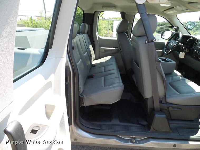 image for item DD5284 2013 Chevrolet Silverado 1500 Ext. Cab pickup truck