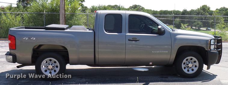 image for item DD5286 2013 Chevrolet Silverado 1500 Ext. Cab pickup truck