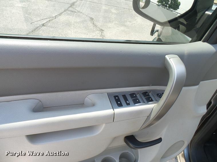 image for item DD5286 2013 Chevrolet Silverado 1500 Ext. Cab pickup truck