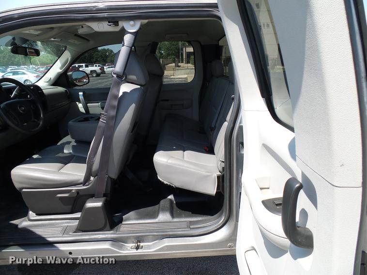 image for item DD5286 2013 Chevrolet Silverado 1500 Ext. Cab pickup truck