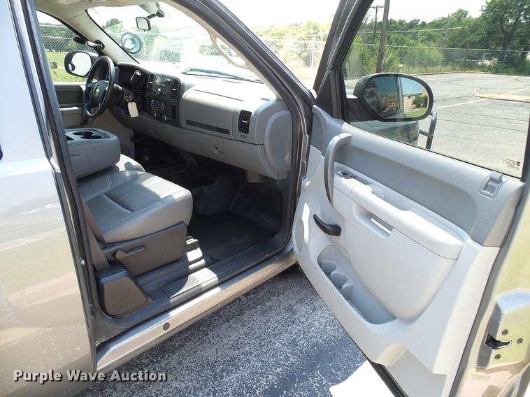 image for item DD5286 2013 Chevrolet Silverado 1500 Ext. Cab pickup truck