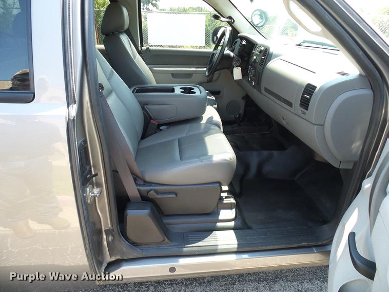 image for item DD5286 2013 Chevrolet Silverado 1500 Ext. Cab pickup truck