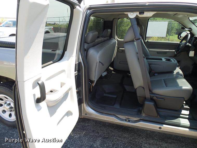 image for item DD5286 2013 Chevrolet Silverado 1500 Ext. Cab pickup truck