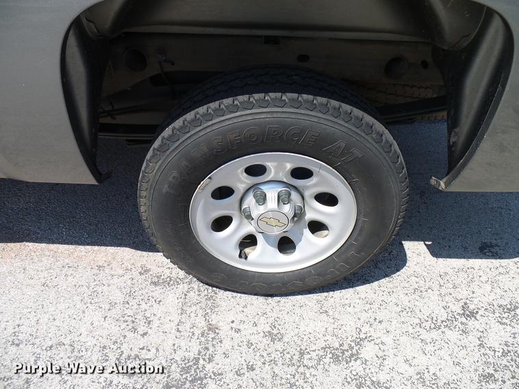 image for item DD5286 2013 Chevrolet Silverado 1500 Ext. Cab pickup truck