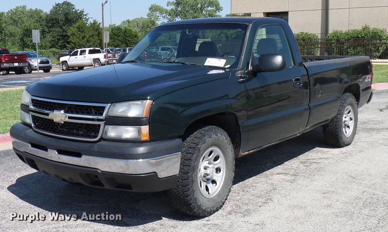 image for item DD5288 2006 Chevrolet Silverado 1500 pickup truck