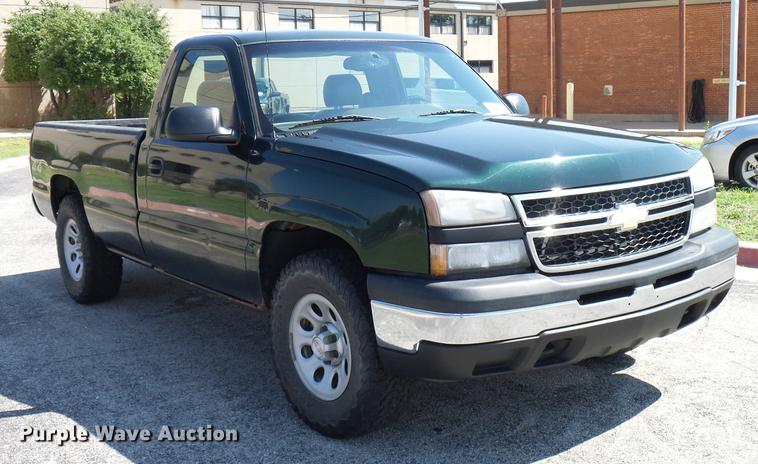 image for item DD5288 2006 Chevrolet Silverado 1500 pickup truck