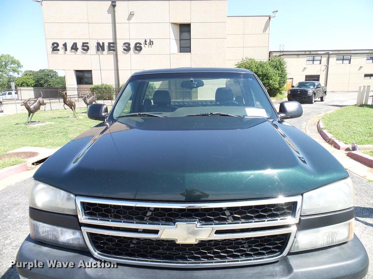 image for item DD5288 2006 Chevrolet Silverado 1500 pickup truck