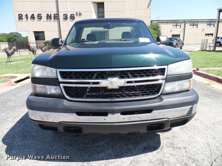image for item DD5288 2006 Chevrolet Silverado 1500 pickup truck