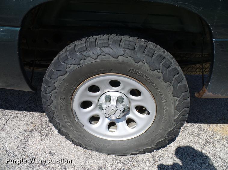 image for item DD5288 2006 Chevrolet Silverado 1500 pickup truck