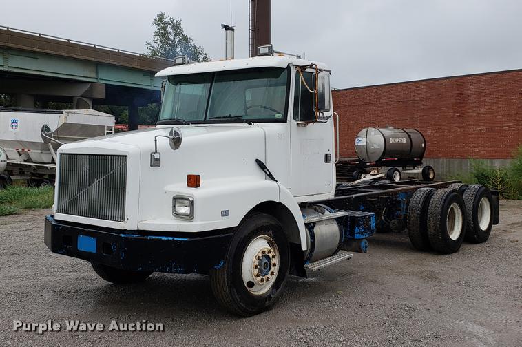 image for item BW9204 1993 White GMC WG truck cab and chassis