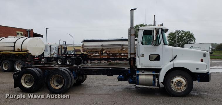 image for item BW9204 1993 White GMC WG truck cab and chassis