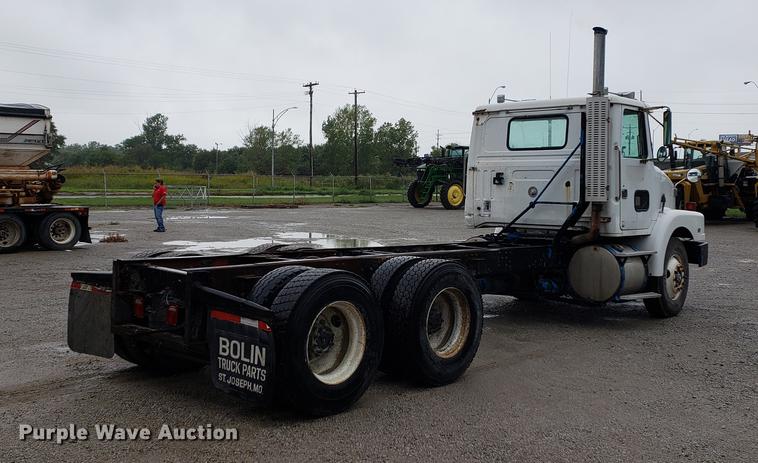 image for item BW9204 1993 White GMC WG truck cab and chassis